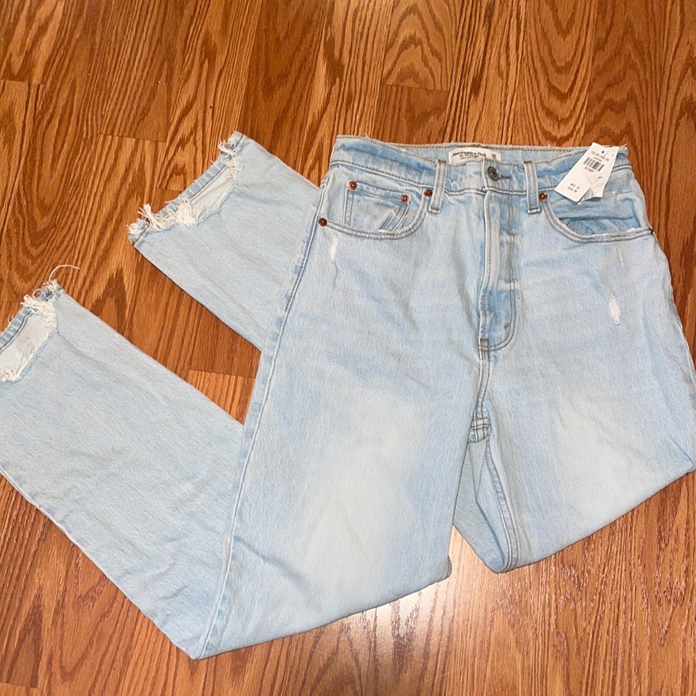 The “viral” Abercrombie and Fitch 90s ultra high rise straight jeans! BRAND NEW